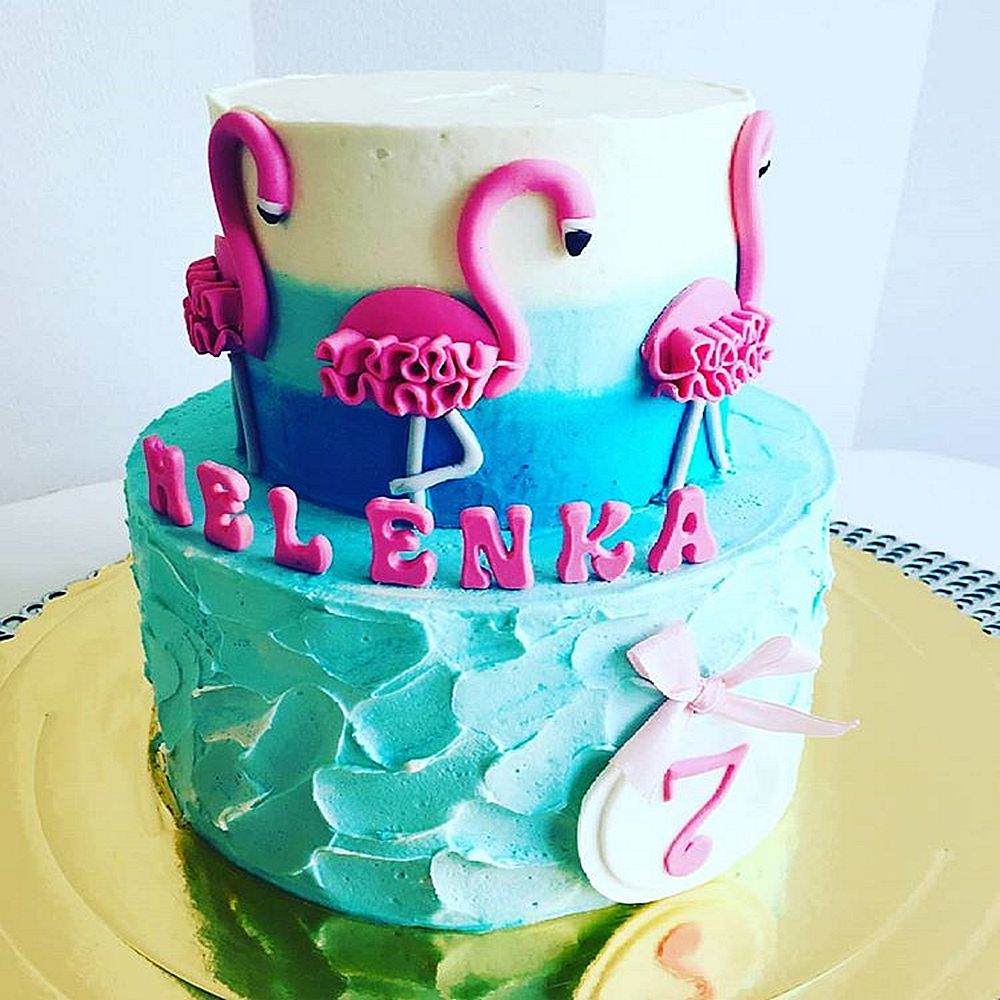 tort urodzinowy z flamingami